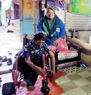 MarhaenMy's tweet photo. Nama penyakit 'Caudal Regression Syndrome'.

- Kecacatan tulang punggung sejak lahir
- Lutut tak boleh membengkok
- Tapak kaki membengkok ke dalam
- Kena pakai tiub kat saluran kencing
- Seumur hidup pakai lampin

Pergerakan terbatas tak macam orang lain. Bantu RT guys. https://t.co/02JBkx5HtW