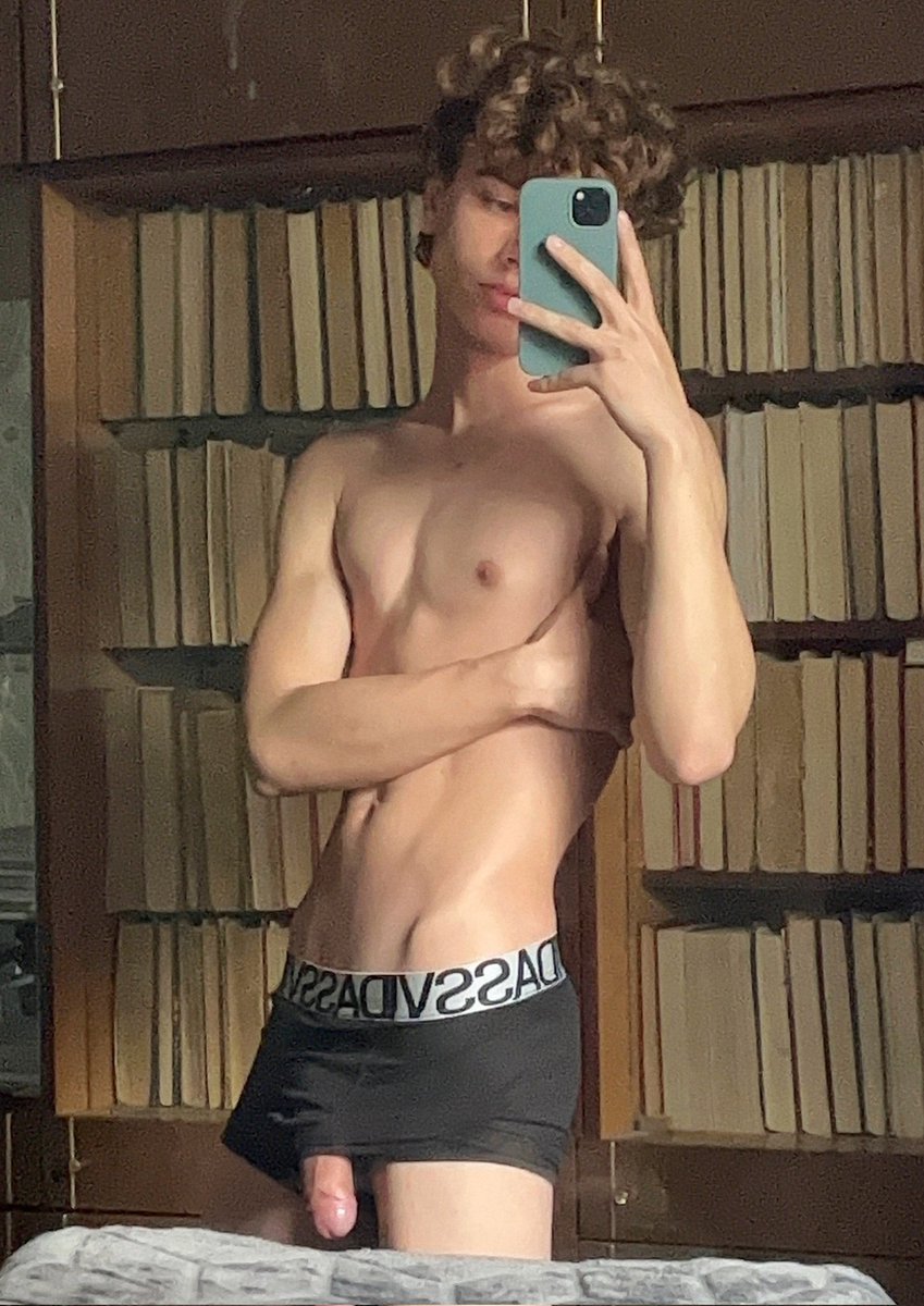 sunny1vi's tweet photo. Uppss, this underwear can't hold my big morning boner 🍆🥵 https://t.co/CoyxpQVQ2V