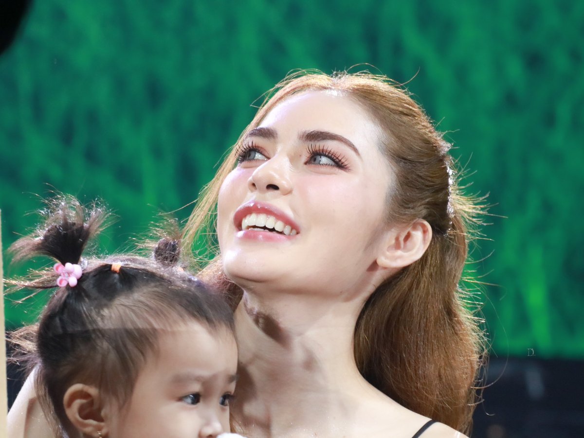 __KKKenji's tweet photo. #ชาล็อตออสติน #charlotteaustin 🐰🎀
#SmileyofCharlotte #อิงล็อต #__DDDel
@itscharlotty #CharlottePossibleConcert https://t.co/QdhwxvKohY