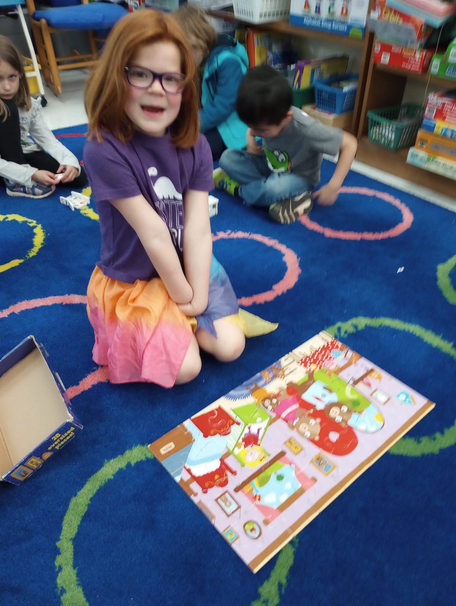 Super proud friends in our puzzles station today! 🧩🧶
<a href="/SharonNokovich/">Sharon Nokovich</a>