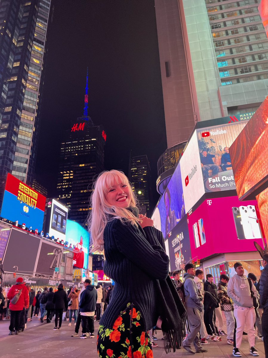 maisiehpeters's tweet photo. wow hey !!!! lost the breakup out now !!! written in stockholm, music video filmed in tokyo, released from new york, this song means the world to me and i hope it becomes something special for u too <3333 https://t.co/Rwp8Fs53pm https://t.co/Hqn5WgjhGR