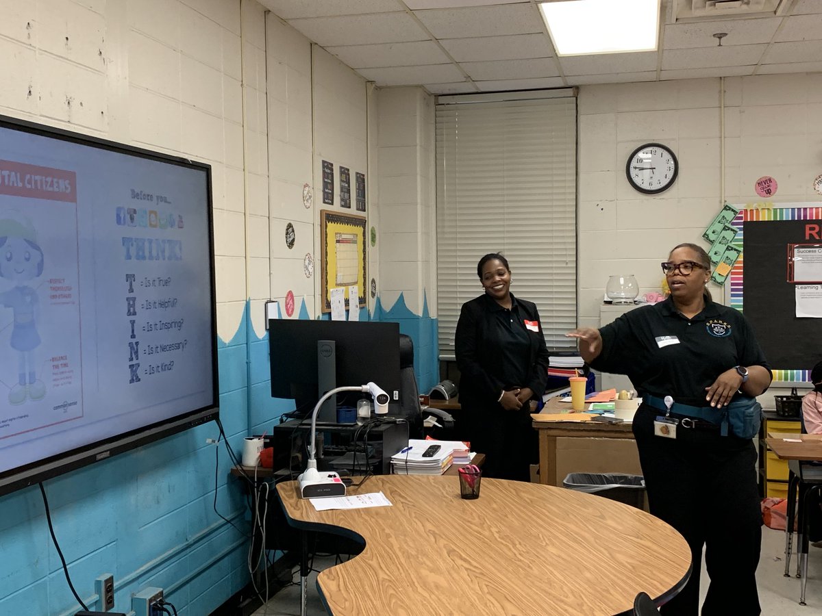 MsTechLee's tweet photo. Raising awareness for our #DigitalDreamers @DeKalbSchools. They are College &amp; Career ready
@3_dekalb #ELMillerES.
#CareerAwareness
#DigitalFootprint👣 https://t.co/gE3jkHGIA3