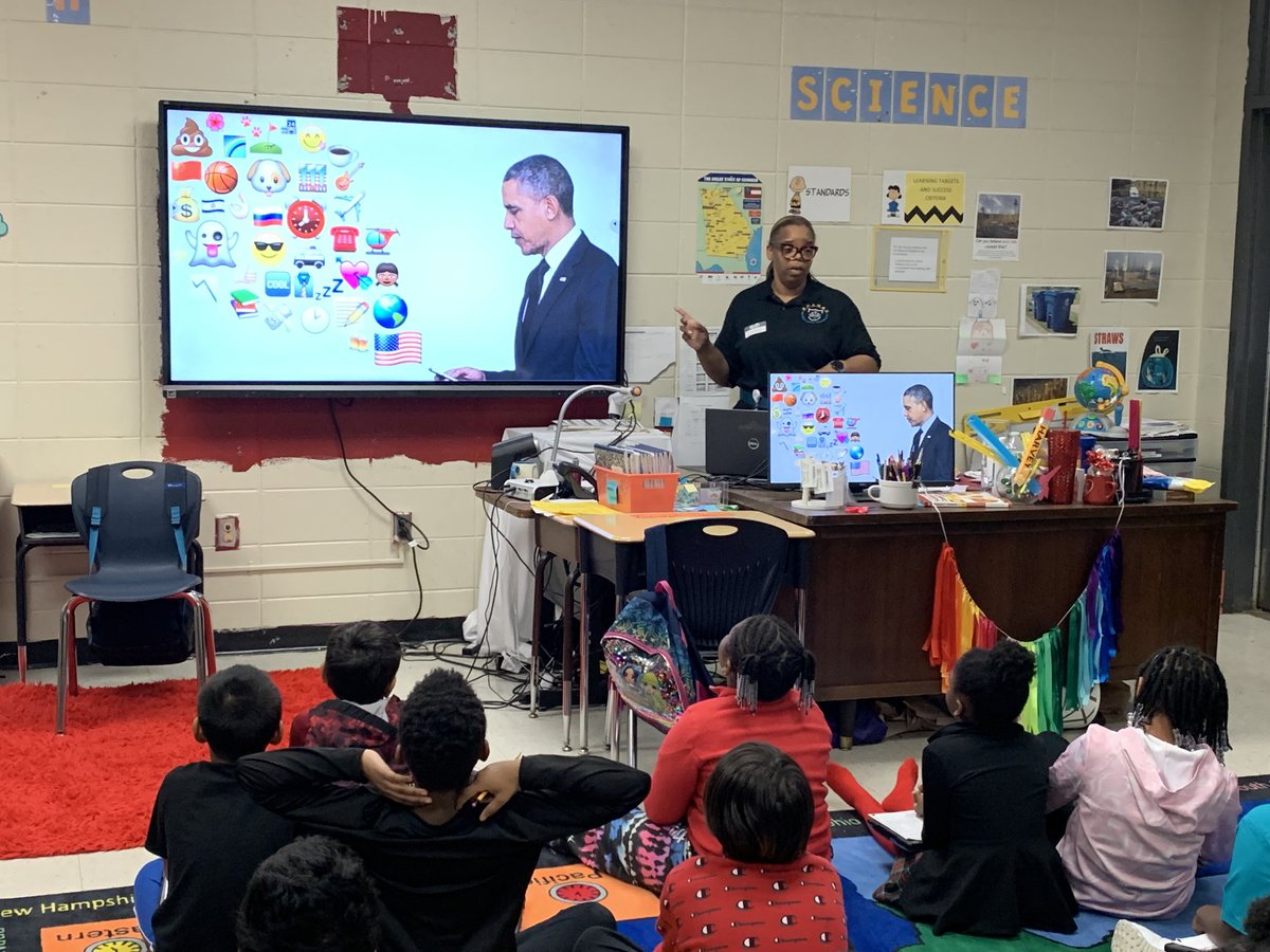 MsTechLee's tweet photo. Raising awareness for our #DigitalDreamers @DeKalbSchools. They are College &amp; Career ready
@3_dekalb #ELMillerES.
#CareerAwareness
#DigitalFootprint👣 https://t.co/gE3jkHGIA3