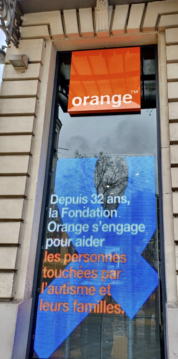 Le 2 avril pour la journée mondiale de sensibilisation à l’autisme, les boutiques <a href="/orange/">Orange</a> se mobilisent ! #TousEnBleu Depuis plus de 30 ans la <a href="/FondationOrange/">FondationOrange</a> soutient les initiatives pour sensibiliser, accompagner et favoriser l’insertion des personnes avec autisme. #Handicap