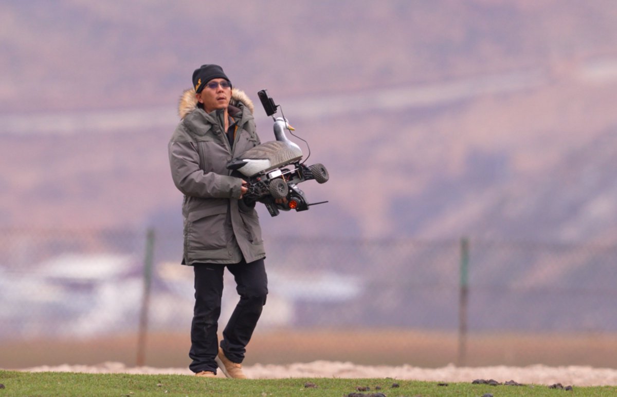PanoXGlobal's tweet photo. This is so much fun! One of our domestic aerial photographers made a simulation of an animal model, and installed the 360-degree camera PilotPano onto the model to capture moments of birds act. 

#Labpano #camera #capturethemoment #birds #photographer #360camera #PilotPano https://t.co/HHfS7jIjwD