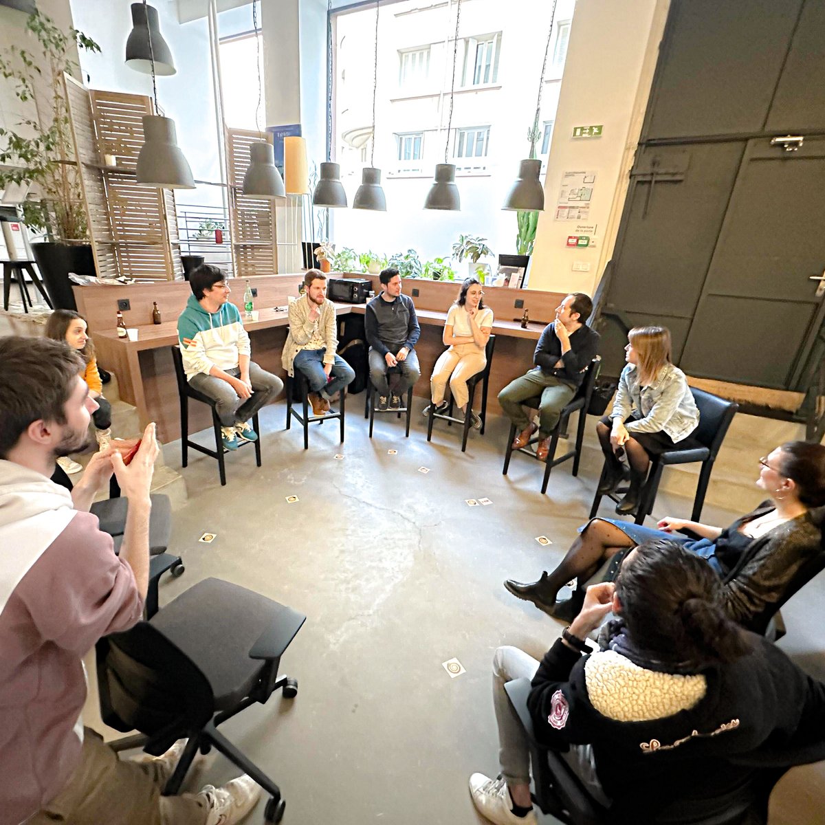 novaway's tweet image. &quot;Le village s&apos;est endormi et notre CHO Marie a appelé l&apos;équipe Novaway à se réunir pour une soirée de défis !&quot; 

Challenge accepté pour nos mordus de jeux qui n&apos;ont pas tardé à laisser place à la compétition 🎲 Voici quelques photos📸 

#teambuilding #agenceweb