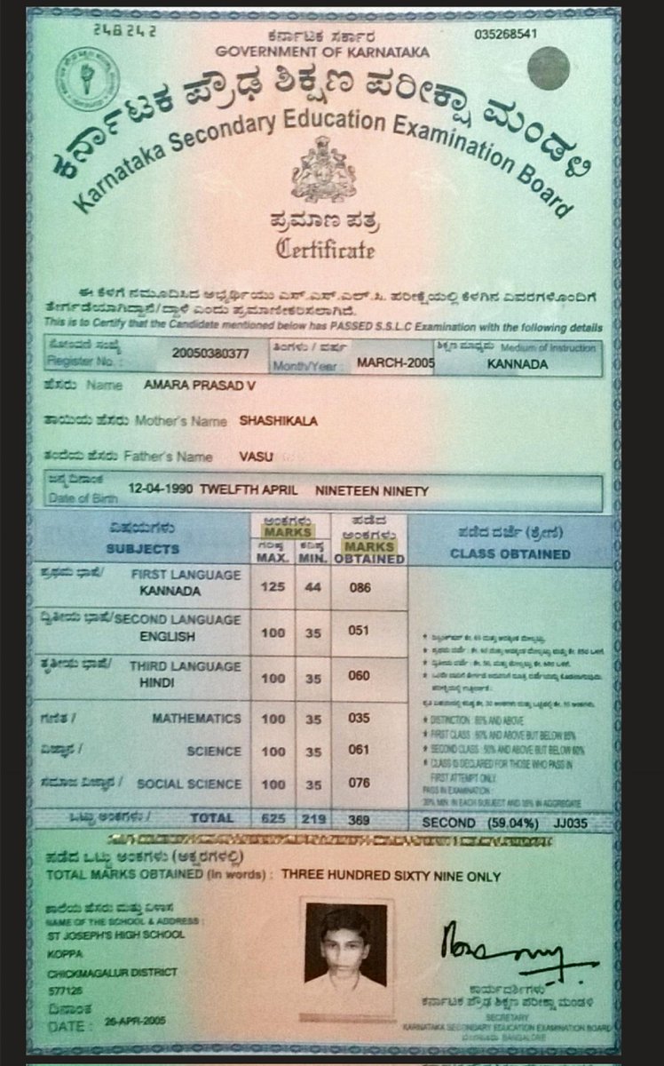 amarprasad_ap's tweet image. ನಂದು SSLC ಗಣಿತ 35.
ಮನೇಲಿ ಏನ್ ಬೇಕಾದ್ರೂ ಓದ್ಕೋ ಅಂದ್ರು.
ಗಣಿತ ಇಲ್ಲದ Arts ತಗೊಂಡೆ.
Economics ನನ್ನ ಜೀವನದ ಫೇವರಿಟ್ ಸಬ್ಜೆಕ್ಟ್ ಆಯ್ತು. ಡಿಗ್ರೀ Distinctionನಲ್ಲಿ ಮುಗಿಸಿದೆ.
ನಾನು ಸಾಧಕ ಅಂತ ಅಲ್ಲ.
ಆದ್ರೆ ಗಣಿತ 35ಆದರೂ ಆರಾಮಾಗಿ ಬದುಕಿದ್ದೇನೆ!
ನೀತಿ: ಮಕ್ಕಳಿಗೆ ಇಷ್ಟೇ ತೆಗಿ, ಇದೇ ಓದು ಅಂತ ಒತ್ತಾಯ ಬೇಡ!
#SSLCExam2023
