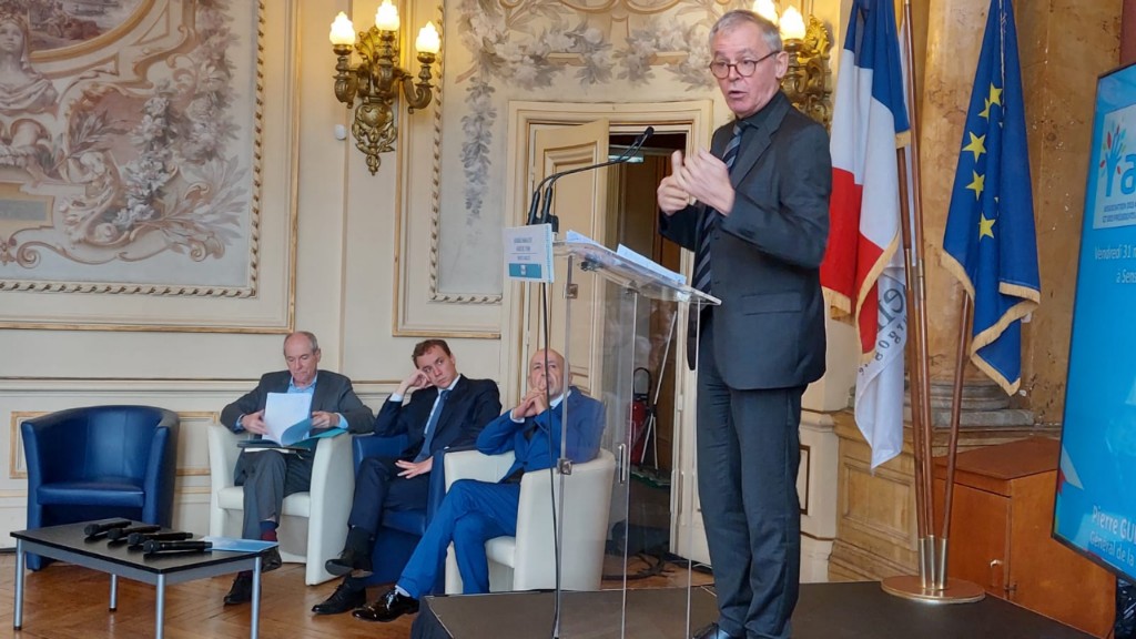 Enedis_BFC's tweet photo. #Endirect. Prise de parole de @pguelman, Directeur des Affaires Publiques Enedis, lors de l'Assemblée générale de l'#AMF89 devant les élus, sénateur, député, maires et partenaires. Merci au Président @AomarMahfoud.
#Partenariat #collectivités #Yonne #NouvelleFranceElectrique https://t.co/2D9xUgZBka