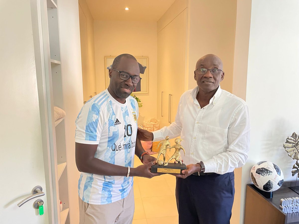 OkapiOil's tweet photo. #OkapiSports

Nous sommes ravis d’accueillir la fondation et  le club de football DIAL DIOP au sein de notre  éventail de partenariats sportifs.  👉 https://t.co/lXKNM6F9ky

#Football #Youth #Senegal #Okapi https://t.co/y9ATL4y8FD