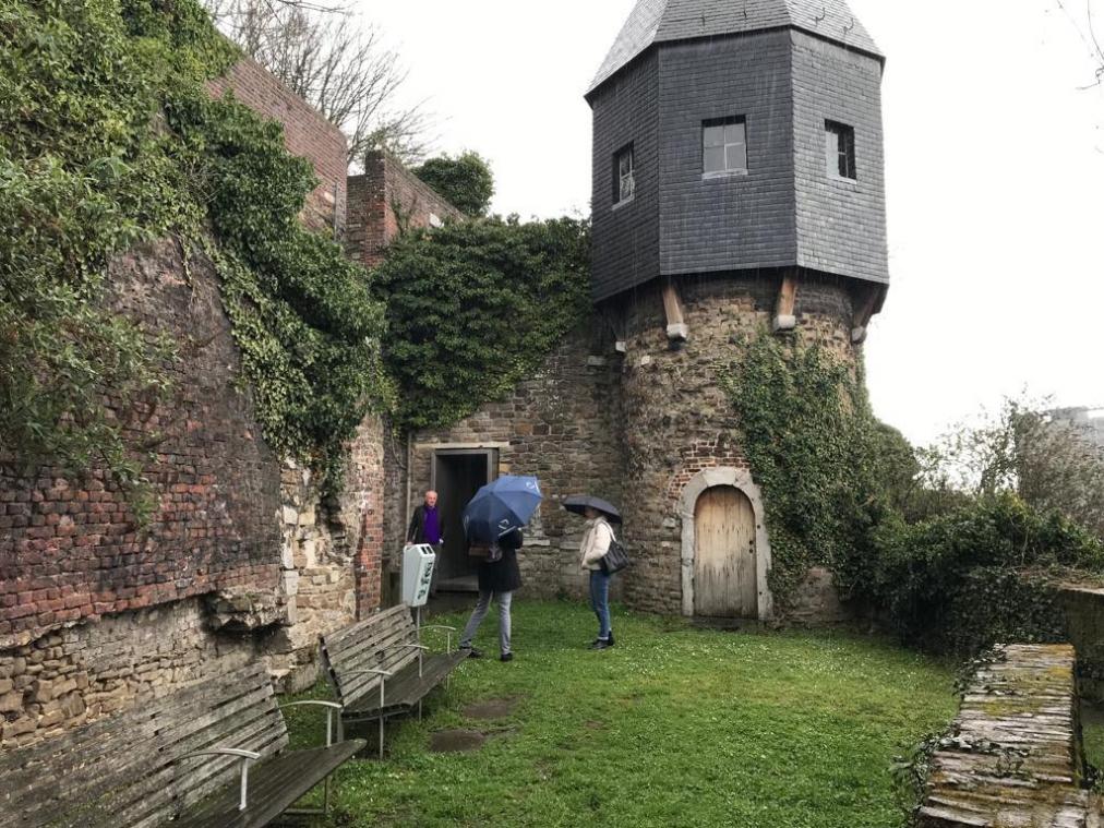 LucGOCHEL's tweet photo. Située à l’arrière du Palais, la Commanderie de l’Ordre Teutonique (XVIIème siècle) va être complètement restaurée pour servir de hub juridique : https://t.co/a4FY19AAWi via @sudinfo_be #Liège #AWAP #Patrimoine #Ordreteutonique #Avocat https://t.co/l71ZUx80uq