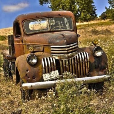 InterestingDps's tweet photo. #InterestingDPs 

Oldsmobile from way back👍👍

#TIMELESS #wizkid #wizkidfc #mrpeterobi #bolaahmedtinubu #mryakubu #MrYakubuChallenge #falz #davido #afrobeat #mbappé #jada https://t.co/mu6JWwUDJ2