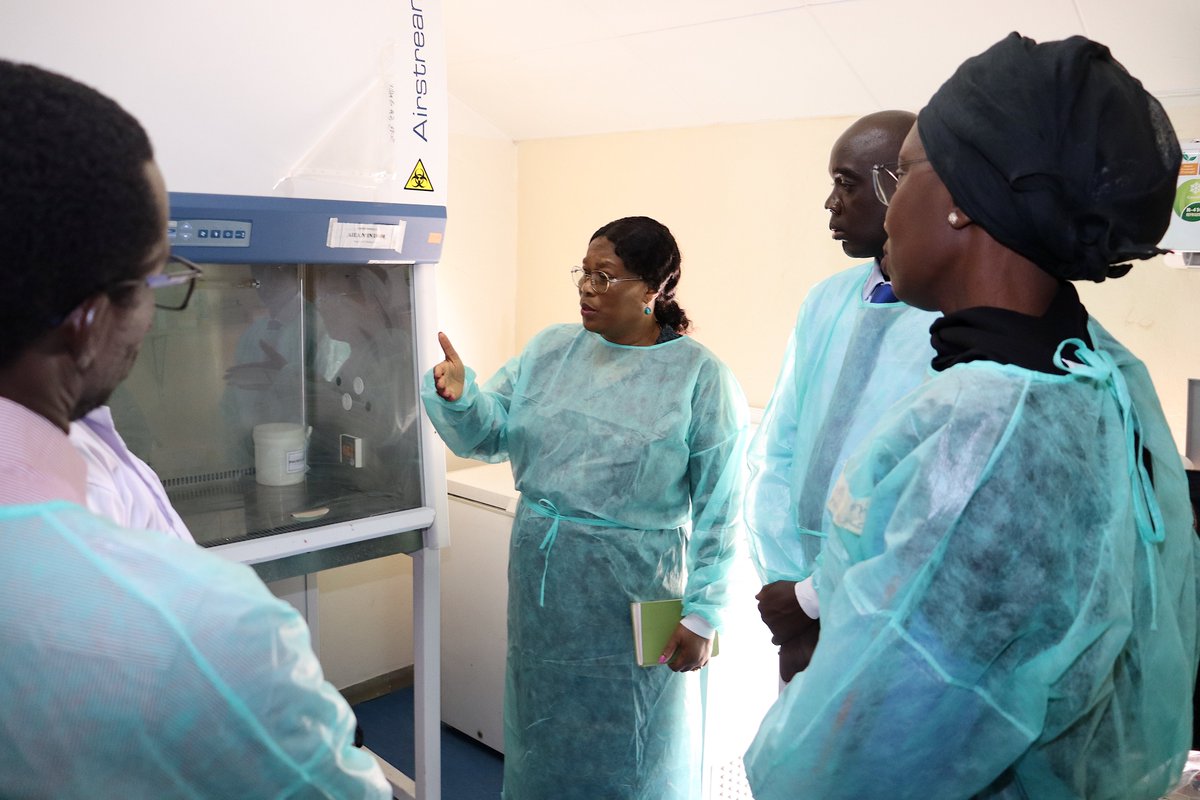 LNERV4's tweet photo. Le LNERV a eu le plaisir d'accueillir ce 22 mars 2023 une délégation conjointe de la #FAO et de l’#USAID représentée respectivement par Dr Amadou Tidiane Niang, Chef d’équipe FAO-ECTAD et Dr Gladys Anyo, Conseillère en Sécurité Sanitaire Mondiale.
#GHSA https://t.co/4TKzYlfy3H