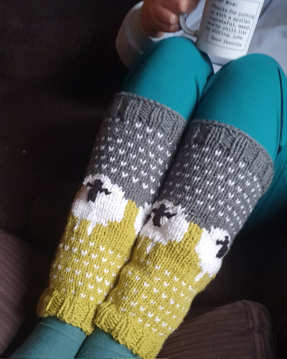 Morning #elevenseshour with it being cold I still have one pair of leg warmers in large, ready to post..These are made with beautiful chunky Yorkshire sourced wool guaranteed to keep you warm 🐏💚
TheYorkshireGreySheep.co.uk