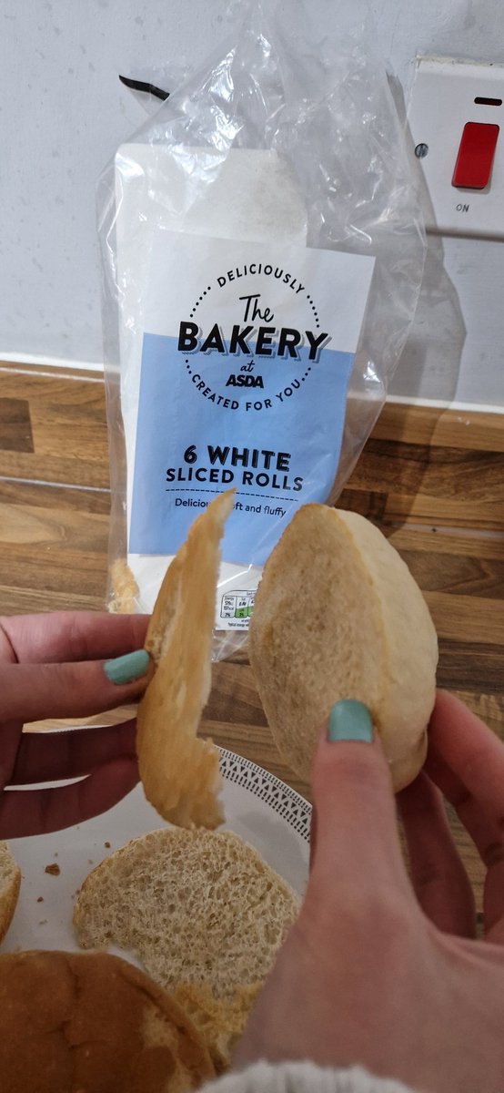 Tim__Jackson's tweet photo. @AsdaServiceTeam
@asda
Sliced Bread Rolls? 🤔🙄😕 https://t.co/WLR1yqq835