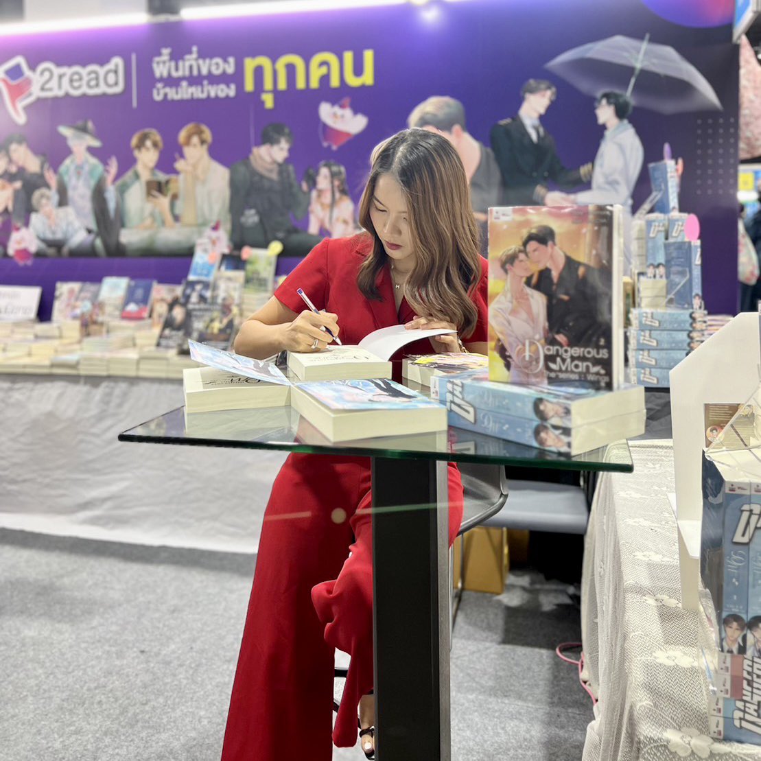 sher_nara's tweet photo. อยู่ถึง 19.00 นะคะ มาเจอกันค่า #งานหนังสือ66 https://t.co/YmXxLW4g9Z