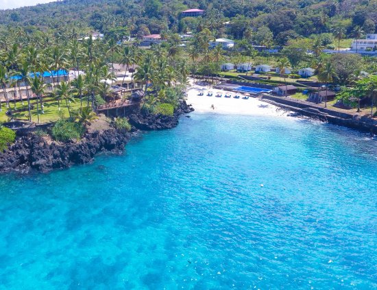 AfricaFactsZone's tweet photo. Comoros 🇰🇲 is known as the “perfume islands” for its fragrant plant life, and being the world's largest producer of a perfume ingredient, ylang ylang.

It is the world's 2nd largest producer of vanilla, the most popular ice cream flavour.

It has a population of 920,000 people. https://t.co/SZTErfWq8P
