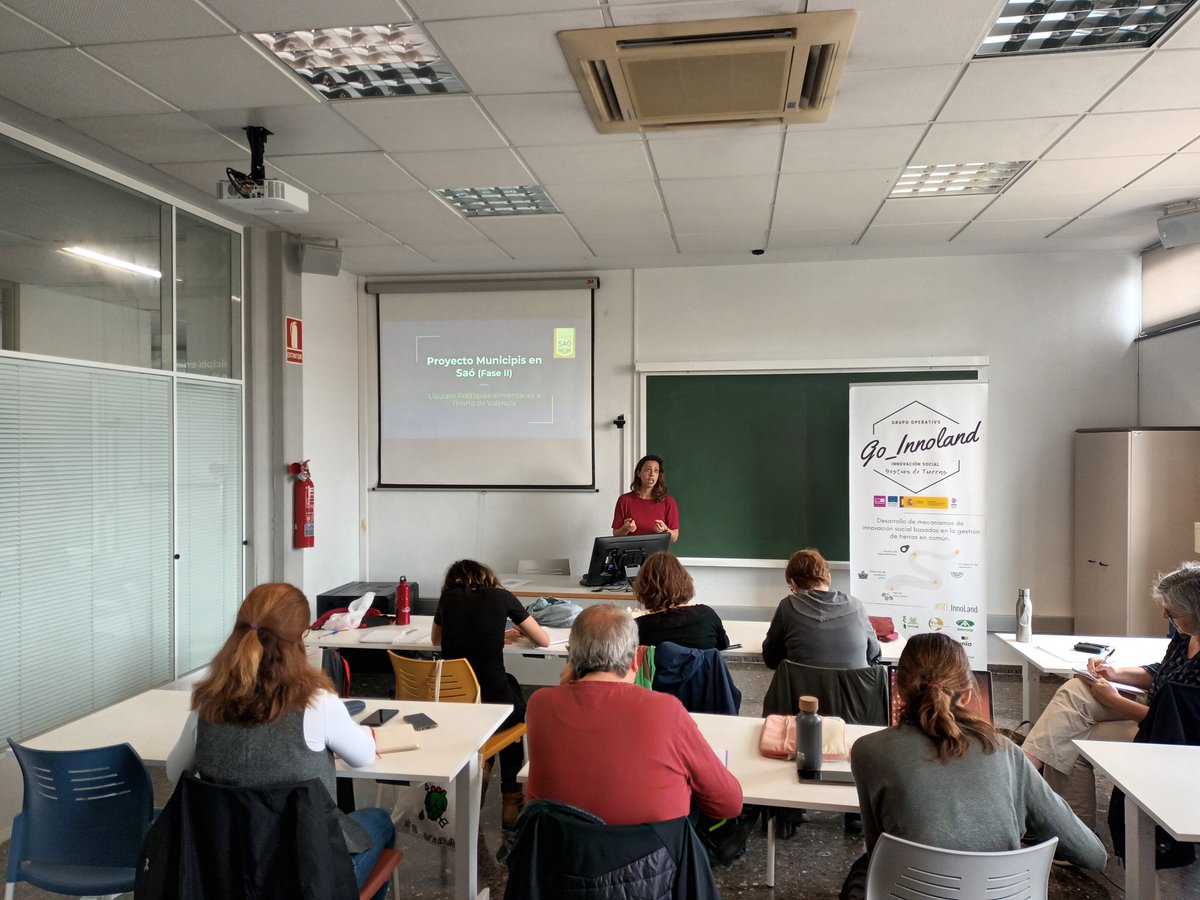 BcnAgraria's tweet photo. Araceli Bolinches tècnica en #educació pel desenvolupament i dinamització #local del @ONGD_CERAI ens presenta el projecte #municipis en Saó a l'#Horta de #València
#agroecologia #comprapublica
#BCNSmartRural https://t.co/vwlTW8B7Ci