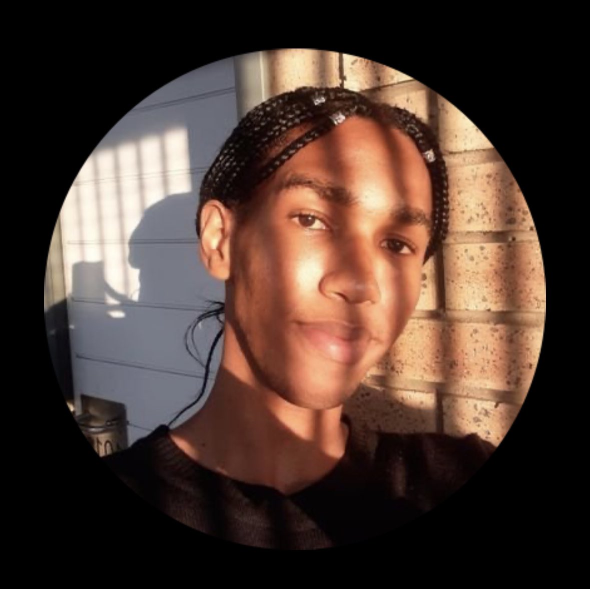 Oli London tweet media