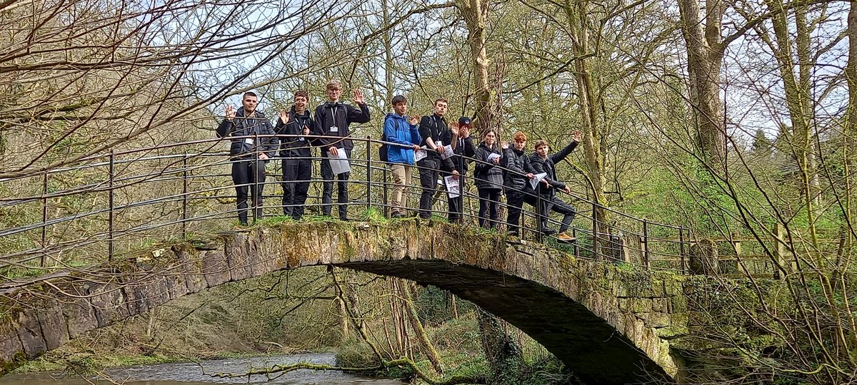 PSmarpleSFC's tweet photo. Uniformed protective services students from Marple College out practicing navigation expedition skills. Brilliant group of young people. Great course. https://t.co/fqrPDEQVXB