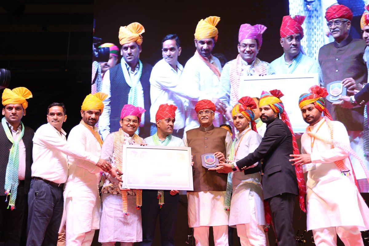 gssjodhpur's tweet photo. कल दिल्ली में राजस्थान मित्र मंडल द्वारा आयोजित राजस्थान स्थापना दिवस समारोह में भागीदारी कर हार्दिक प्रसन्नता हुई। अपने लोगों के बीच अपनी माटी की बात की मिठास ख़ास होती है।

#RajasthanDiwas https://t.co/6TNJYc7Ixv