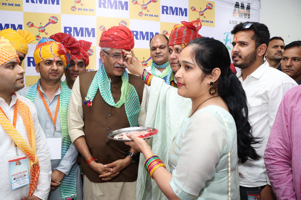 gssjodhpur's tweet photo. कल दिल्ली में राजस्थान मित्र मंडल द्वारा आयोजित राजस्थान स्थापना दिवस समारोह में भागीदारी कर हार्दिक प्रसन्नता हुई। अपने लोगों के बीच अपनी माटी की बात की मिठास ख़ास होती है।

#RajasthanDiwas https://t.co/6TNJYc7Ixv