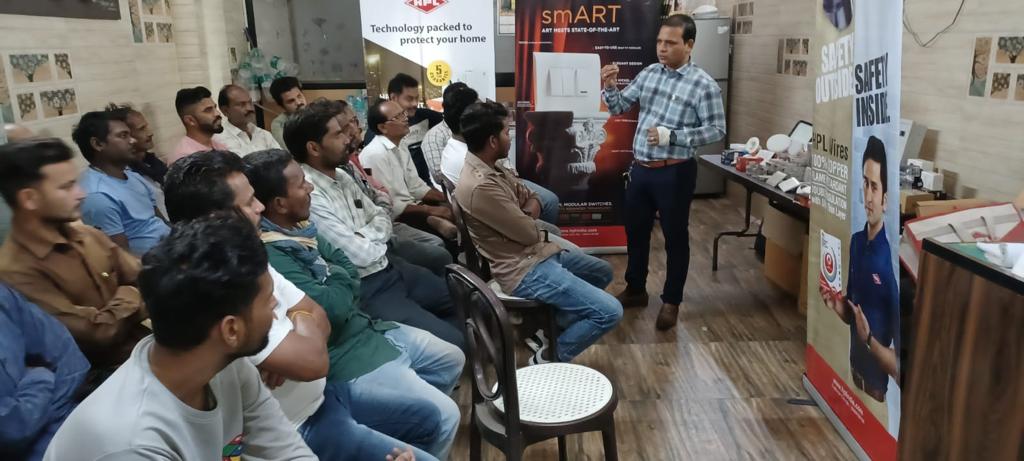 HPL_Official's tweet photo. #HPLElectricalMeet

Yet another successful Nukkad Meet by our Channel partner Samarth Electricals (Retailer) was conducted at Nagpur, Maharashtra.

#hplindia #hplproducts #hplelectrical #smartelectricals #electrcialmeet #modularswitches #switchgear #lightingsolutions https://t.co/MXT09ztgfU
