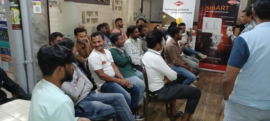 HPL_Official's tweet photo. #HPLElectricalMeet

Yet another successful Nukkad Meet by our Channel partner Samarth Electricals (Retailer) was conducted at Nagpur, Maharashtra.

#hplindia #hplproducts #hplelectrical #smartelectricals #electrcialmeet #modularswitches #switchgear #lightingsolutions https://t.co/MXT09ztgfU