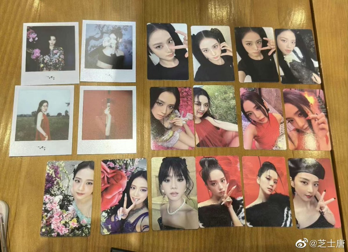 MISSDIORJISOO's tweet photo. jisoo's pcs wtf https://t.co/AoIV52o6oK