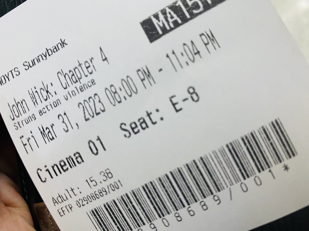 RawNerveKate's tweet photo. 나 지금 혼자 영화 보러 왔는데 내 옆에 혼자 온 외국 청년이 한국 양념 치킨 사가지고 와서 절임 무 지금 뜯고 치킨 뜯어 먹을 자세 잡고 있어. 나랑 이 청년이랑 펄티 공차에서 똑같은 거 사가지고 와서 누가 보면 치킨 들고 온 커플인 줄 알꺼야 ㅋㅋ https://t.co/Mk39tVzCRm