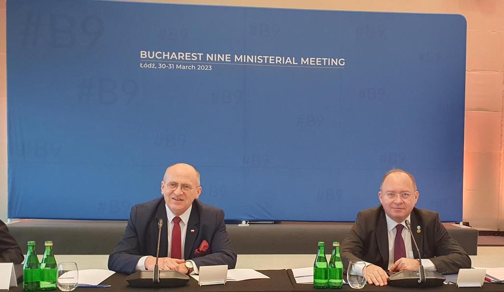 BogdanAurescu's tweet photo. #B9 ForMin in Łódź: in view of @NATO ForMin next week & #VilniusSummit, I argued for full implementation of the #MadridSummit decisions, based on a coherent vision for #ForwardDefence on the entire #EasternFlank, incl. at #BlackSea. Transatlantic link
remains🔑for our security. https://t.co/4MZD7fYRFt
