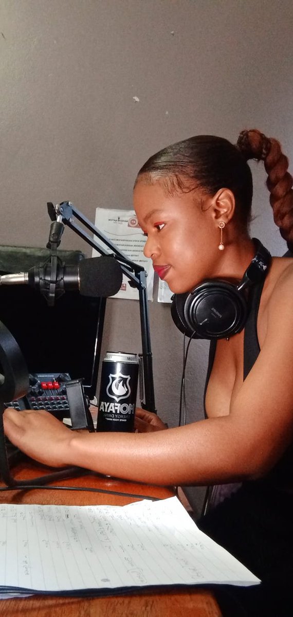massivenation's tweet photo. [On-Air] #MassiveMovementLunchTimeDrive live on radio at Massive Nation Real- Time with Princess Fiona Koso.
Time: 12H00-15H00
Stream link here: https://t.co/p1D9xldh08
#KeNthoTseMassive #FoodTime #MoratuwaWaBaratuwaBaHae https://t.co/wLlzxi0wub