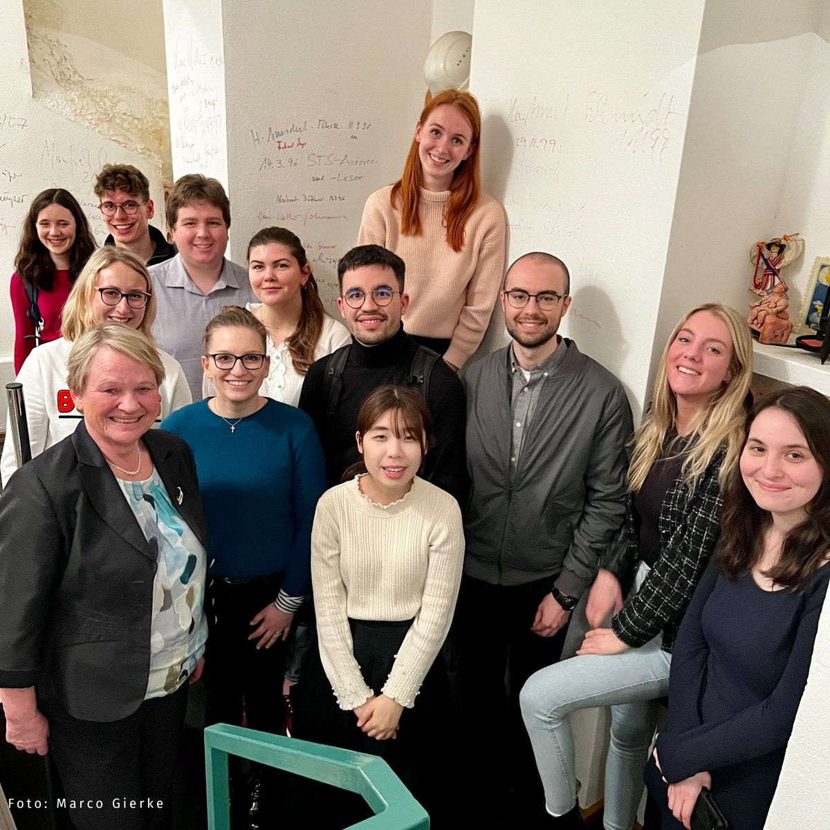 IDS_Mannheim's tweet photo. Nach mehreren Jahren coronabedingter Pause konnte sich das Internationale Promovierenden-Netzwerk des IDS (IPN) im Rahmen unserer #IDSJT23 endlich wieder persönlich treffen! 🎉 https://t.co/M5Z1ptmVNs