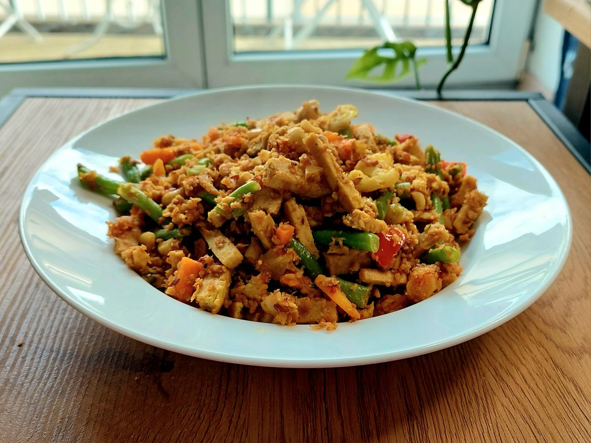 Project: Karl's VGang Timeline 🌱
year_2_day_101 - tofu-sticks with soya mince and vegetables
___
| ingredients: tofu, soya mince, soya sauce, hoisin sauce, green beans, red pepper, carotts, cauliflower spices___|

#govegan #vgang #karlsvgang #vegan #veganfood 💚
<a href="/Dekarldent/">Dekarldent 🌱</a>