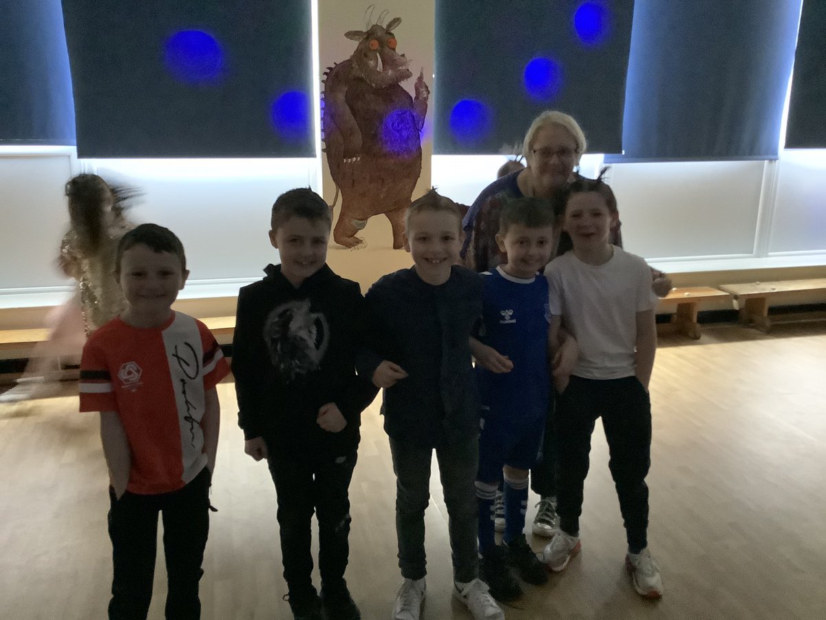 teresaoflisieux's tweet photo. Year 3 taking the moves to the next level and thatβs not just the children! πΊππ€©ππ©βπ #nicemoves #funfunfun #friends https://t.co/SYQMdItZkc