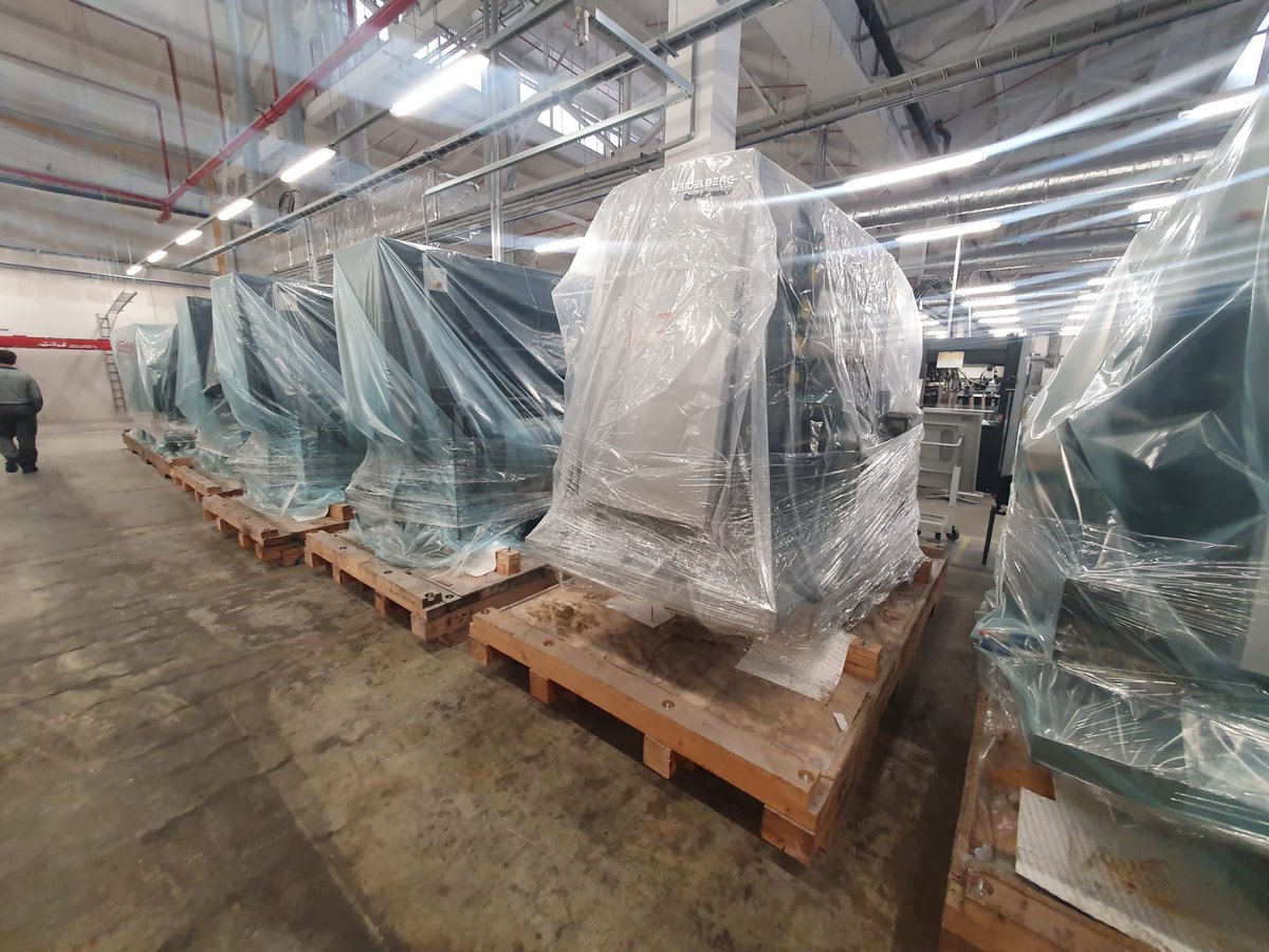 DPM_UK's tweet image. Happy Friday ! Dismantled, packed, wrapped and LOADED! This beautiful stock 2015 XL106-10P with LE-UV on it's way to our end user client in South Korea !! #dpm #usedheidelberg #usedequipmentspeciliasts