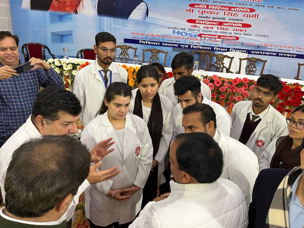 Arvind999222212's tweet photo. @AbhisarAnand25 @ThePradeepBatra @drdhansinghuk @MoHFW_INDIA @official_aimsa @DrDhruvchauhan @NMC_IND @ANI Mr pushkar Singh Dhami gave his valuable time to SGRRIM medical students and assured to support them to start their Internship. We all of 150 parents salute you sir.pls save your doctors https://t.co/p7110qbAop