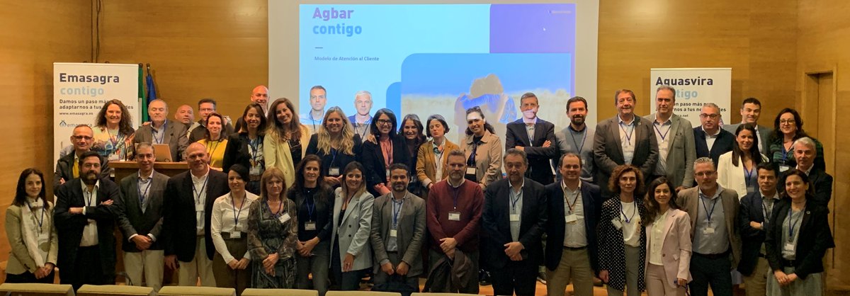Emasagra's tweet photo. La directora de Clientes de @Agbar, María Monzó ha participado, junto a parte de su equipo, en la jornada de trabajo impulsada por el área de Clientes para afianzar el programa #EmasagraContigo, que acerca todas las gestiones al cliente y pone a las personas en el centro. https://t.co/fi3HSntYbs