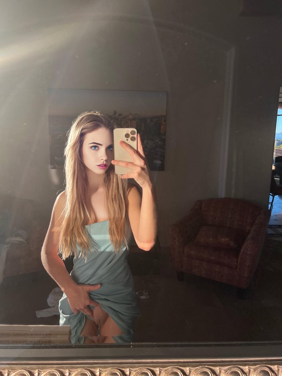 Smallmashax's tweet photo. Am I kissable? 
I like NFL, NBA games and older men ❤️

https://t.co/MMEA9R4Wfs https://t.co/lJrXxVf5H4