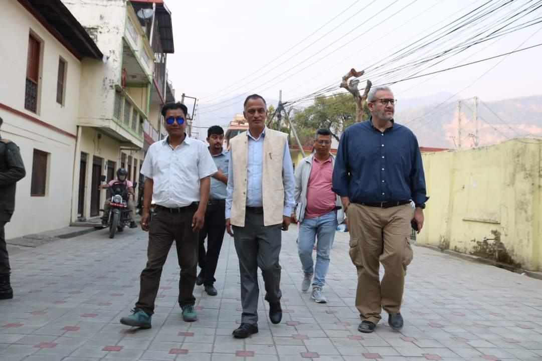 SudridhNURP's tweet photo. BSMC leadership &amp; development partners walk through the old city of Butwal. Redevelopment of #OldBatauli is one of the priority projects for BSMC. NURP has supported BSMC in preparing a #redevelopmentplan for Old Batauli. The link to the Urban Renewal Study is given below. https://t.co/wJExibNXR3