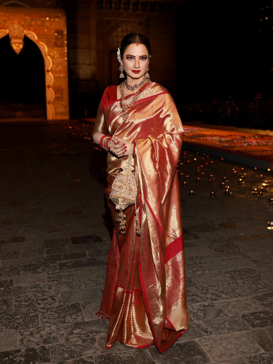 VOGUEIndia's tweet photo. #DiorShowMumbai | Best beauty looks from @Dior's fall/winter 2023 show in Mumbai–See more here: https://t.co/SJACZTk3Mx https://t.co/GNf9p17lUd
