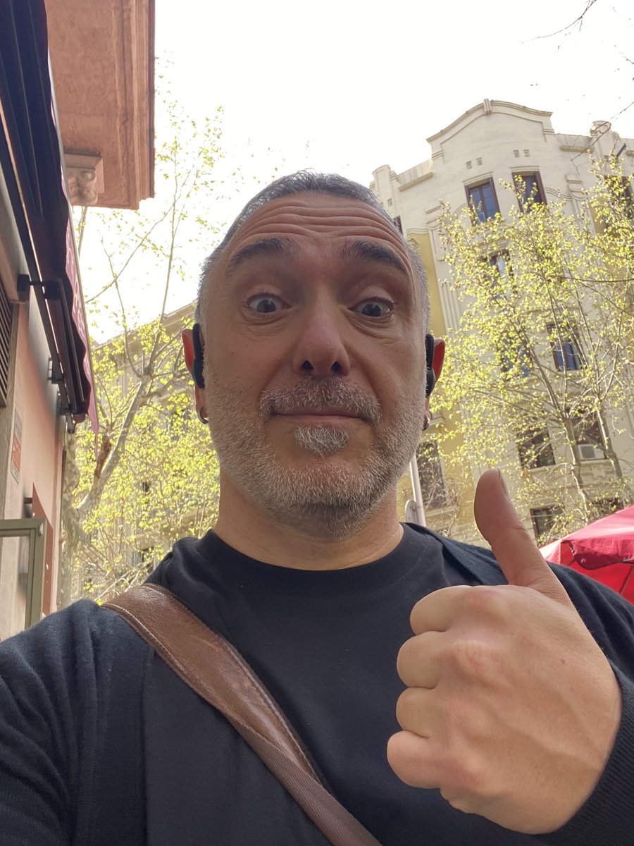 Caida iphone

Hace un ratito, subía con prisas al Metro en Hospitalet de Llobregat y unos segundos tras de mí, ha subido un chico Hindú y me ha entregado mi iphone 11 que acababa de caerse unos metros atras. La buena gente no entiende de raza, religión, género o ubicación.