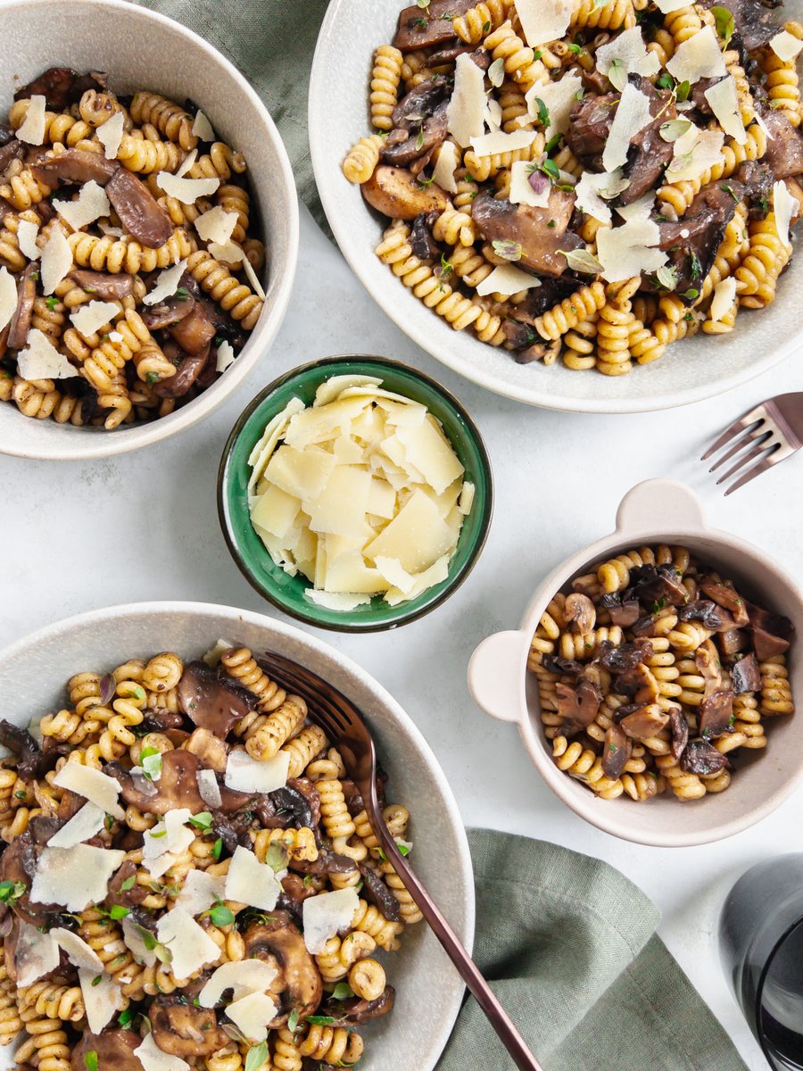 togethertoeat's tweet photo. Brown Butter Mushroom Pasta⚡️We’re talking mushrooms bathed in butter that’s browned, infused with garlic and thyme, then tossed through your favourite pasta. Nutty, earthy and buttery. It's on the table in 25 minutes and costs £1.56 a head. https://t.co/Z0SVIoSbhT #recipes https://t.co/5w4aakd0as