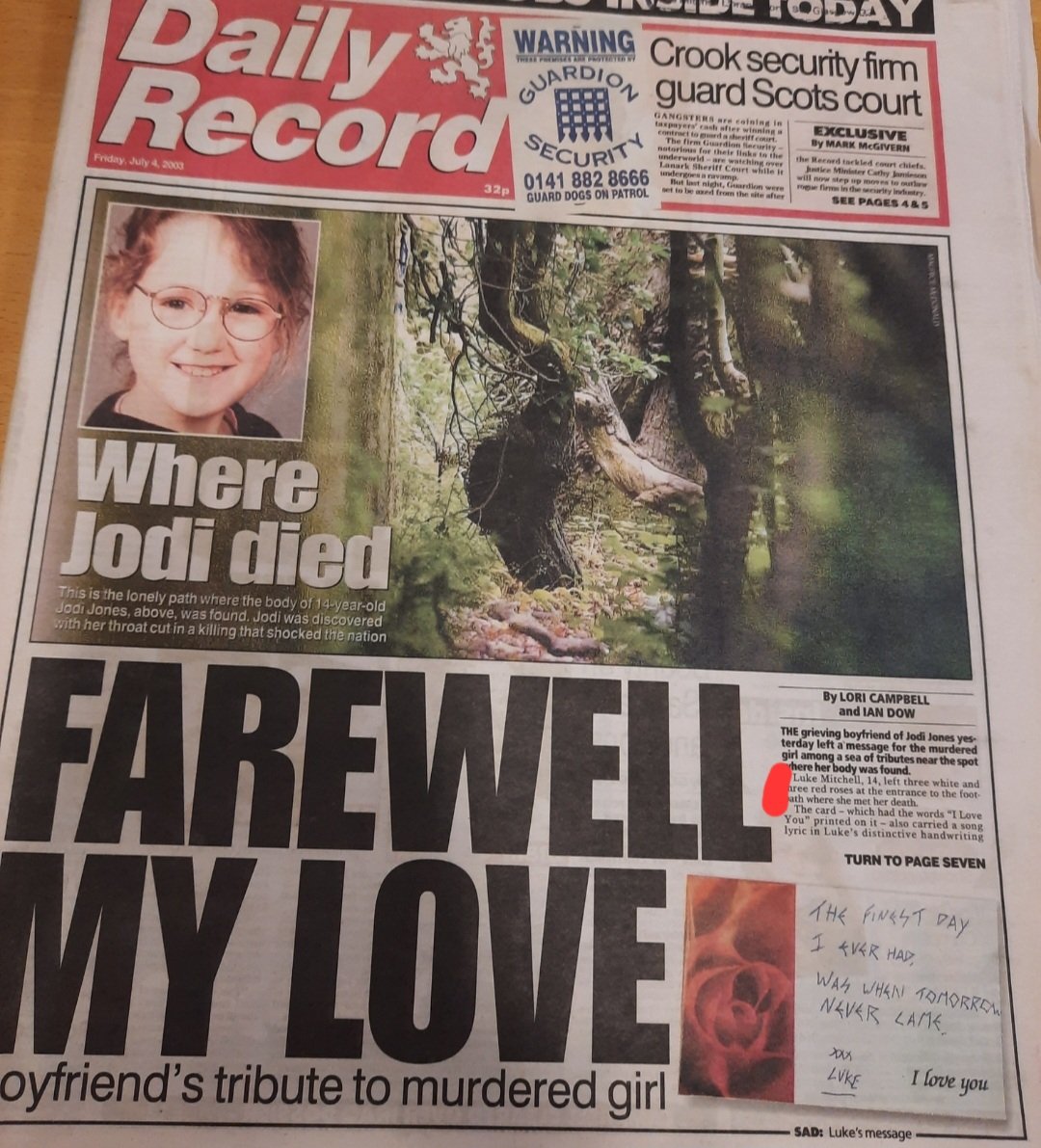 So   the 2nd July they print they can not name due to being a minor, but by the 4th they name 14 year old minor Luke Mitchell. 
That is the beginning of the witch trial, trial by media on Luke Mitchell and his family. #justiceforjodiandluke
#trialbymedia @PoliceScotland  #corrupt