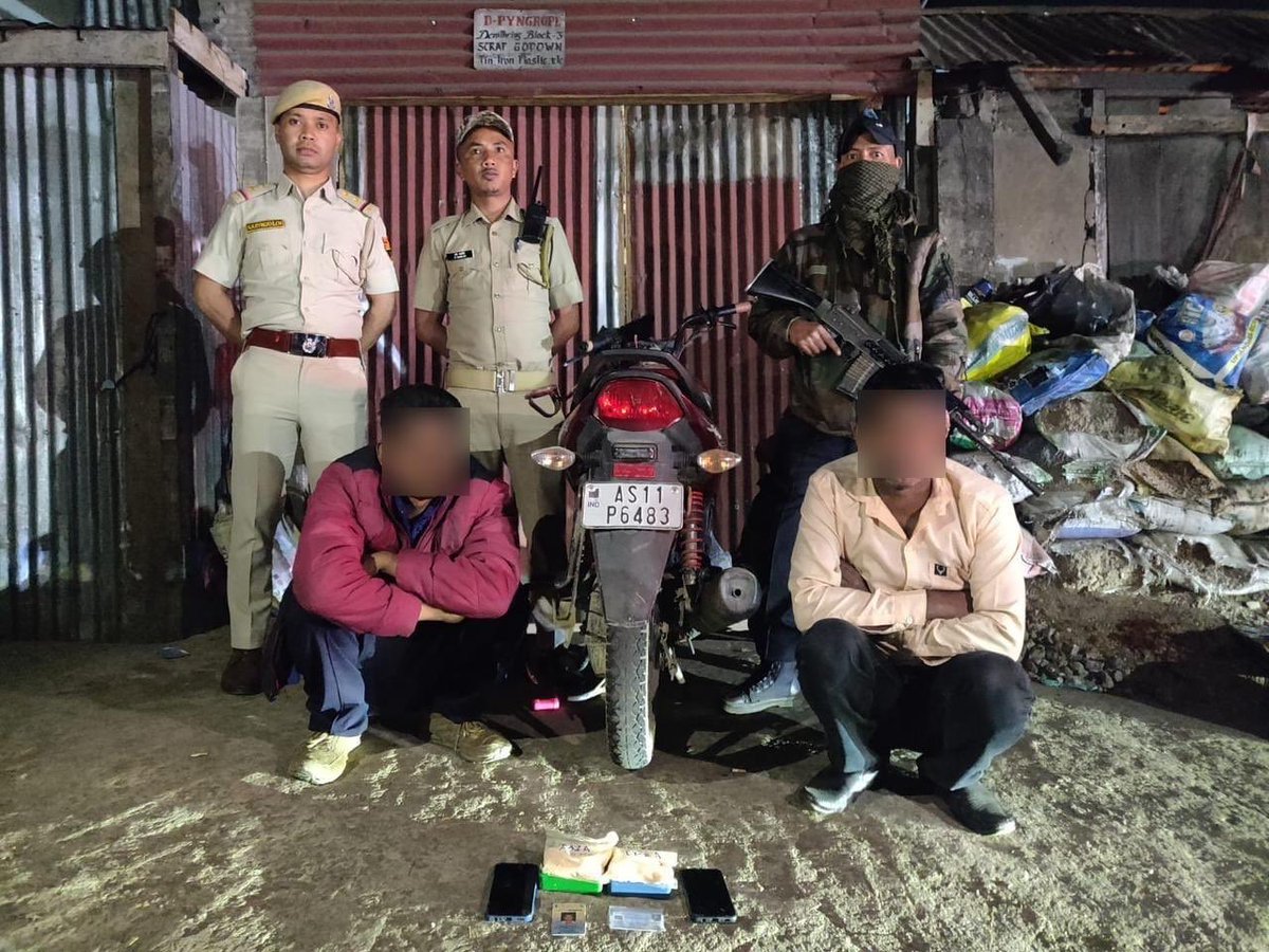 lrbishnoiips's tweet photo. H.G.Reganson Kharlor refused to take bribe from traffickers&amp;helped the police to nab 2accd&amp;seize Heroin worth₹12 lakh,1 bike,2phns.He is being rewarded. In another ops @EKH_Police nabbed 2accd&amp;seized Heroin worth ₹50lakh,1car&amp;cash₹1.5lakh at Pohkseh. Gd work team
@PIBShillong https://t.co/HR1hpit2bV