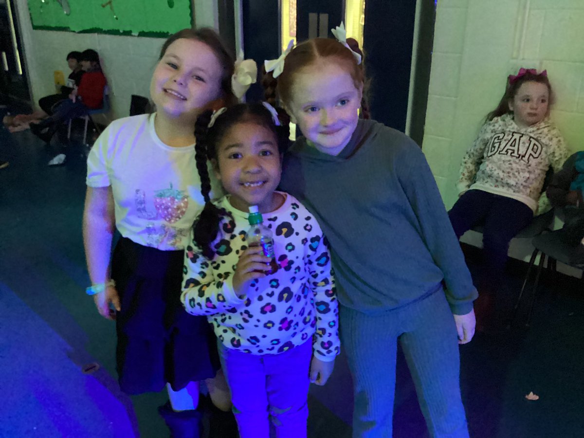MissFlynnMLP's tweet photo. Such a lovely time at our Easter disco this morning. @MabLanePri #easterdisco #easterfun @MrsGillardMLP π π£ π° https://t.co/luIaTI9rUQ