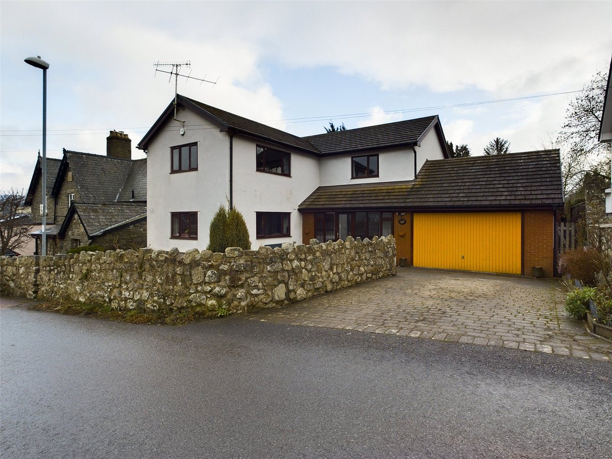 PRICE REDUCTION 🏠

In a highly sought after location, a four bedroom detached property with gardens, garage and off road parking. Benefitting two reception rooms, utility and master en-suite. NO ONWARD CHAIN. Viewing highly recommended.

ow.ly/FYoH50NwQkz