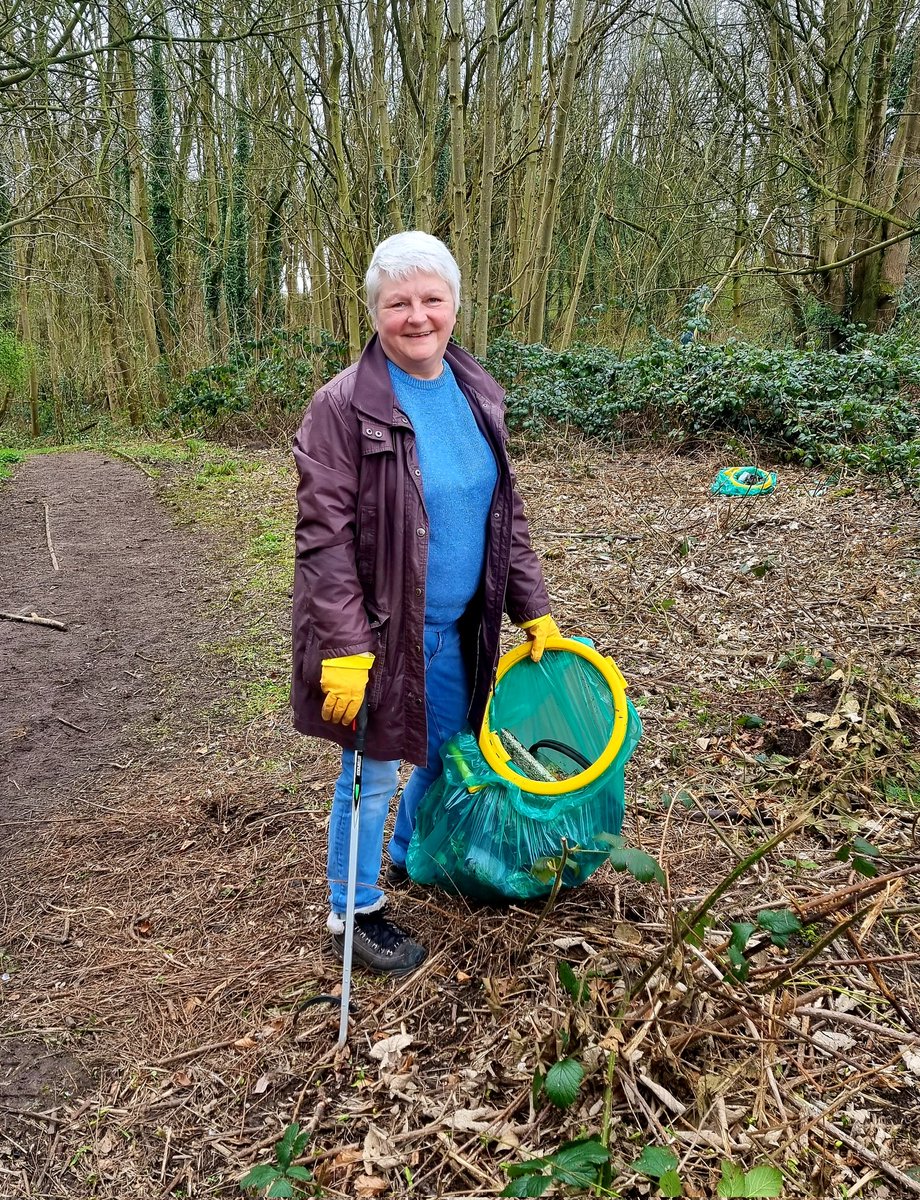 Well done to all the volunteers with <a href="/FOStJohnsWood/">Friends of St John's Wood</a> who cleaned up St John's Wood and the playground near Overfields. Thanks @AnsaServices for collection and <a href="/KnutsfordTown/">Knutsford Town Council</a> for the equipment #Knutsford #KeepBritainTidy