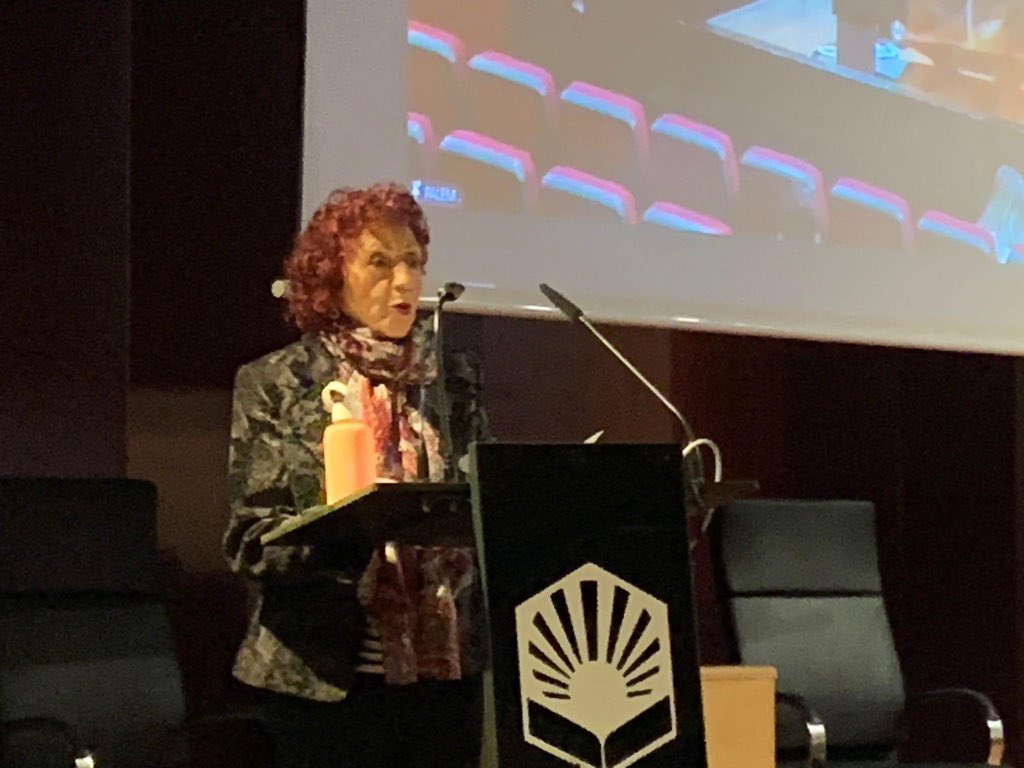 PALEM_LOBBY's tweet photo. Emocionante la poesía de la gran Juana Castro en el #33feminario https://t.co/cFjiOJVvha