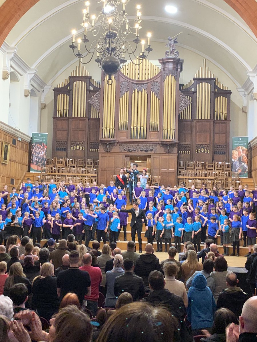 What a totally joyful occasion. Over a hundred Year 5 kids belting out Magic Flute tunes. Total commitment. Bravo @DRETmusic @sgtoyne @CMacD82 @nic_chalmers @joseph_doody @IainFarrington @RoyalOperaHouse and many more for your various parts in this.