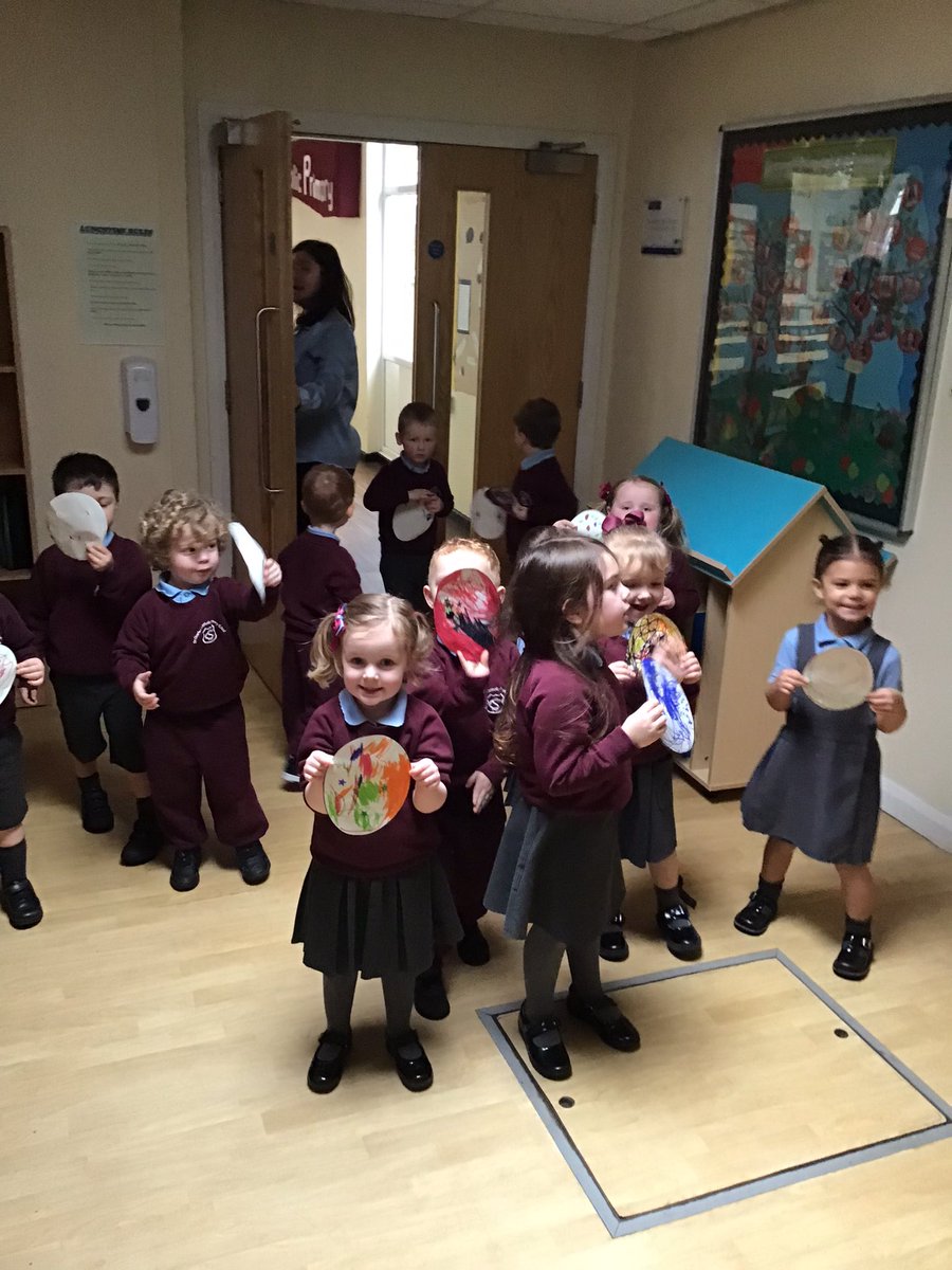 CharlesPrimN's tweet photo. Nursery doing a very exciting egg hunt this morning😌🍫 #StChEYFS https://t.co/0GksDtuYXe